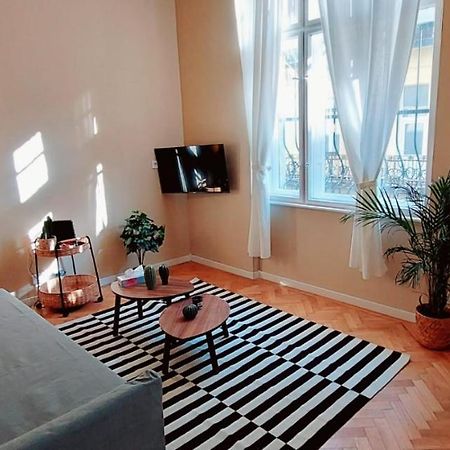 A+ Budapest Downtown Apartments Akacfa Bagian luar foto