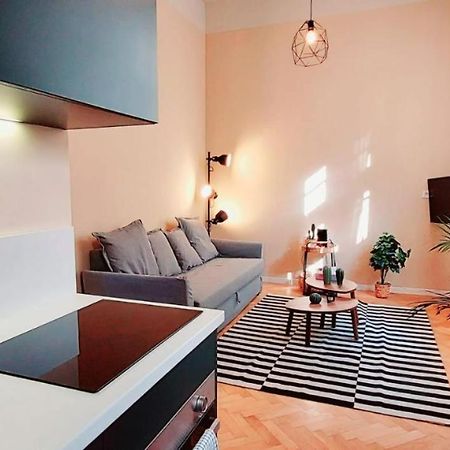 A+ Budapest Downtown Apartments Akacfa Bagian luar foto