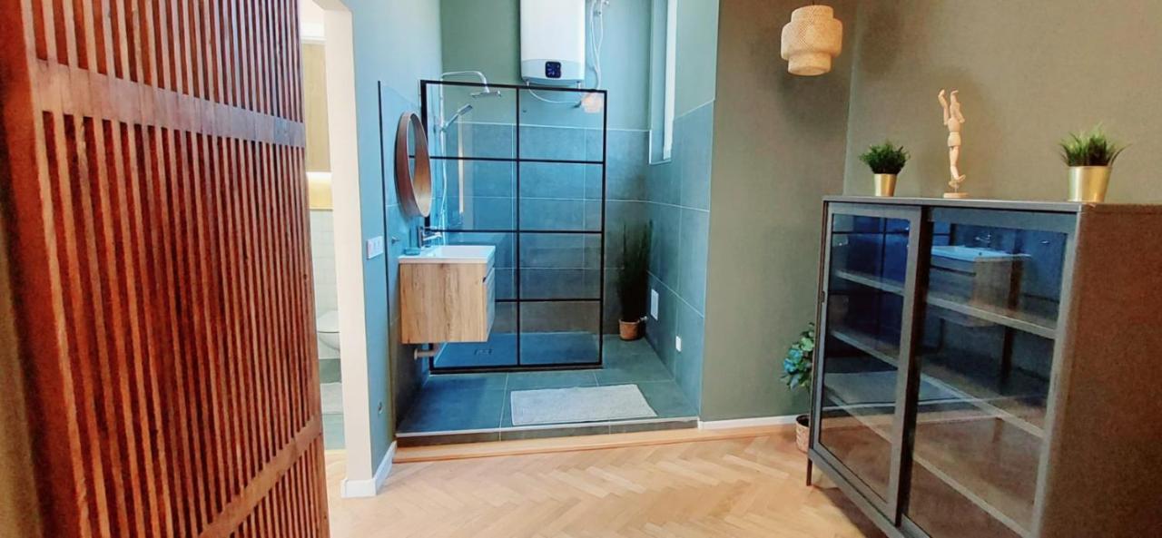 A+ Budapest Downtown Apartments Akacfa Bagian luar foto