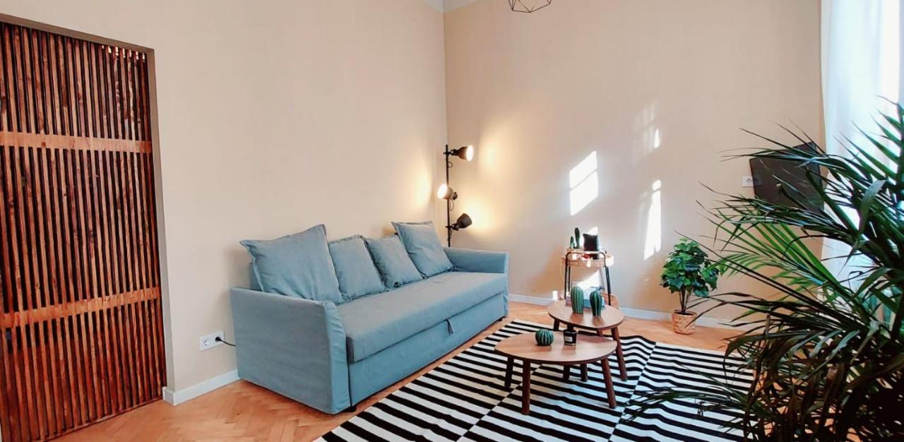 A+ Budapest Downtown Apartments Akacfa Bagian luar foto